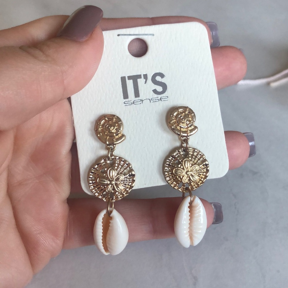 Pearl And Gold Shell Earring